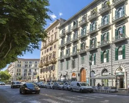 Alojamento de Acomodação e Pequeno-almoço Miluar Relais - - Vanvitelli 4*