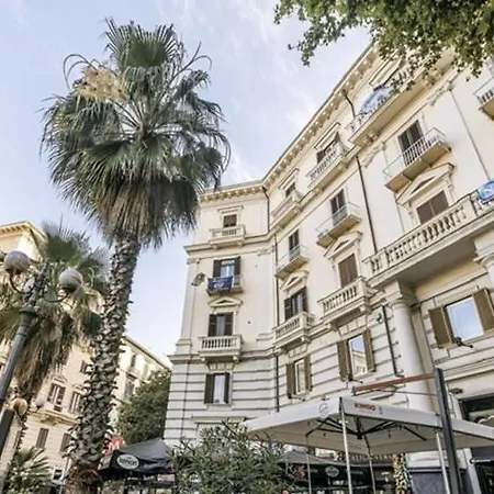 Alojamento de Acomodação e Pequeno-almoço Miluar Relais - - Vanvitelli 4*